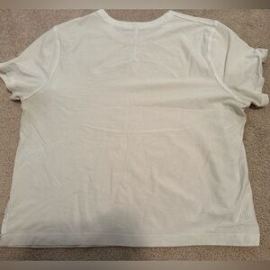 Women’s LuLulemon cropped white T shirt